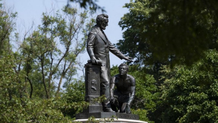 حصارکشی اطراف مجسمه آبراهام لینکلن در واشنگتن دی سی