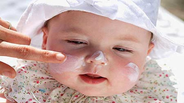 ۵ باور نادرست درباره استفاده کرم ضد آفتاب کودکان