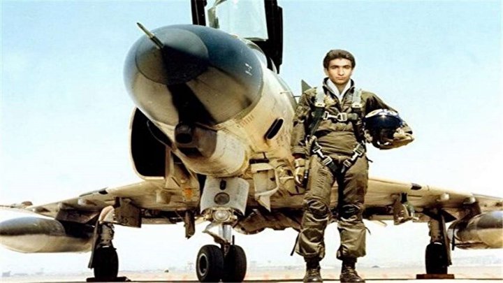 خلبانی که بُمب روی سر مردم عراق نریخت اما تَنِ صدام حسین را لرزاند