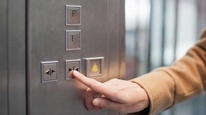 نقض فنی آسانسور شهروند مهابادی را گرفتار کرد وقتی آسانسور گیر می کند، چه کنیم؟