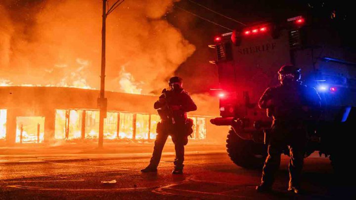 ایالت «ویسکانسین» در آتش خشم معترضان می سوزد فیلم
