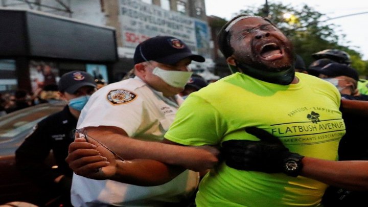 گاردین: رویکرد دولت آمریکا در اعتراضات سیاهپوستان مداخله با زور و خشونت است