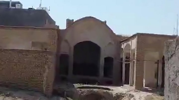 تخریب شدن خانه تاریخی مرحوم عباس قیصری در آران و بیدگل فیلم
