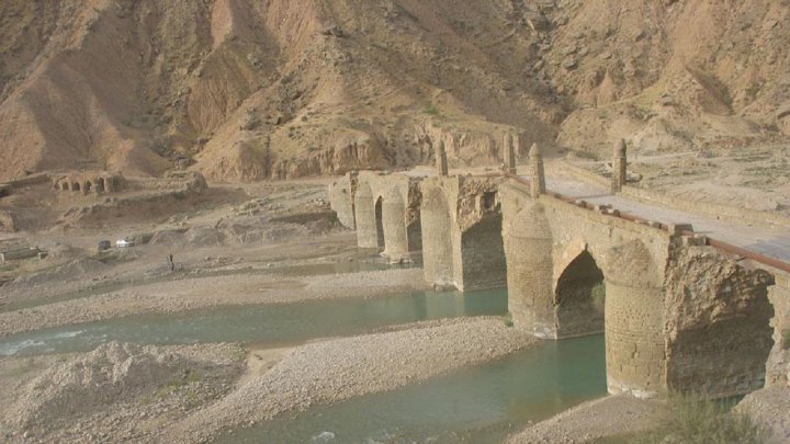 استحکام بخشی پل مشیر دشتستان آغاز شد