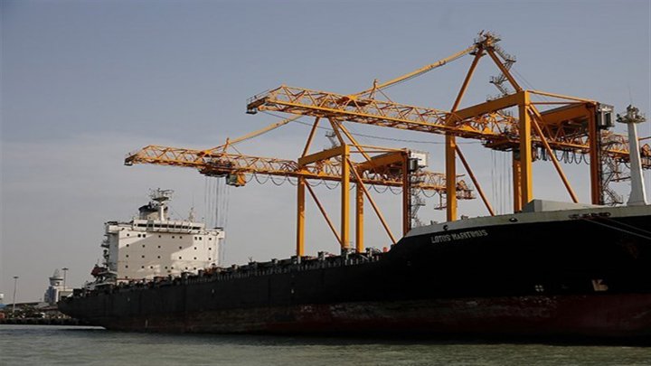تخلیه سومین کشتی حامل ۱۰ هزار تن برنج در بندر بوشهر