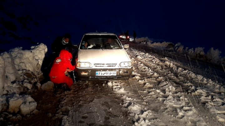 امدادرسانی هلال احمر خوزستان به ۱۲۲ نفر گرفتار در برف و باران