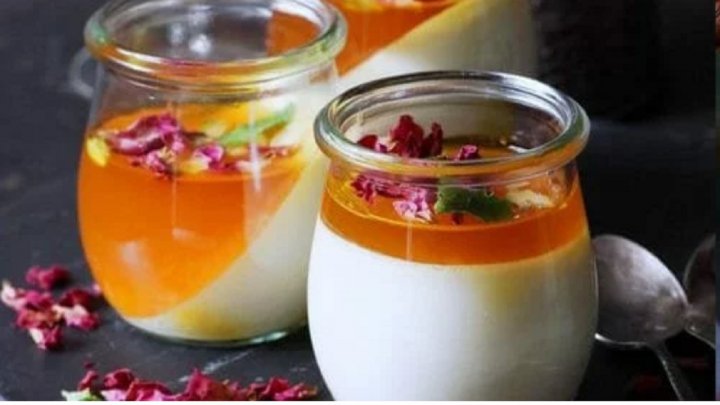 طرز تهیه فرنی خامه ای با ژله زعفرانی؛ یک دسر عالی