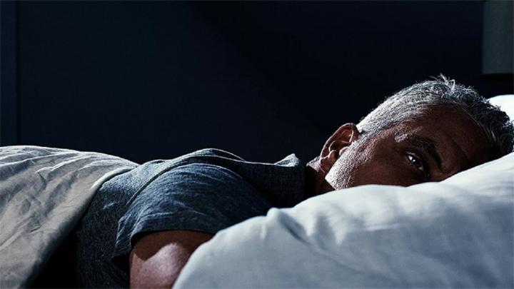 چرا وقتی به یک جای جدید می رویم، بدخواب می شویم و اول شب خوابمان نمی برد؟