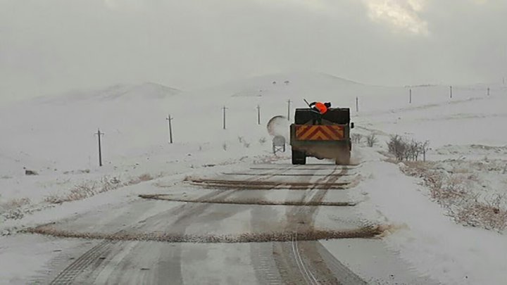 ارتفاع یک متری برف در محور های روستایی مهاباد