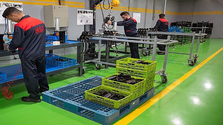 همت جوانان دانش بنیان برای خداحافظی با واردات برف پاک کن خودرو