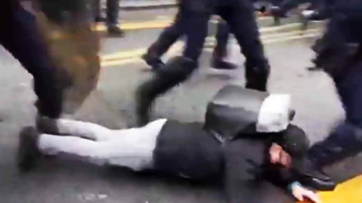 حمله وحشیانه پلیس فرانسه به معترضان فیلم