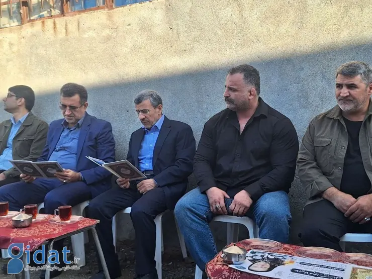 حرکات خاص احمدی نژاد در مراسم ختم خواهر مشایی