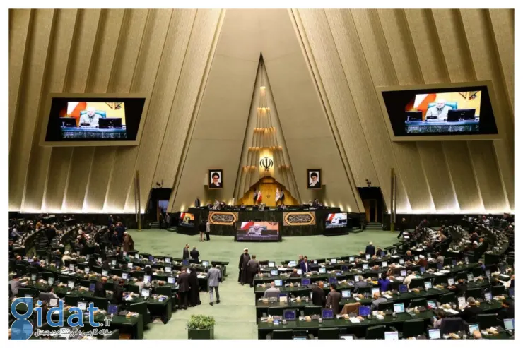 تصویری خبرساز از رسایی در صحن علنی مجلس