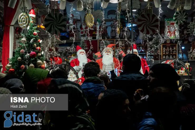 تصاویری از حال و هوای شب کریسمس در تهران