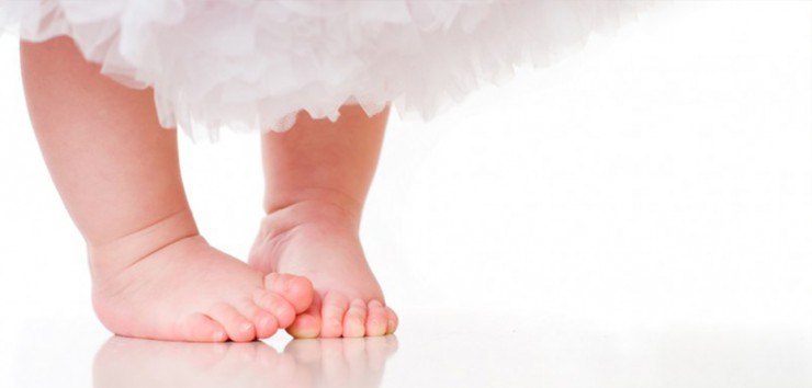پای پرانتزی در نوزادان از چه سنی مشخص می شود؟