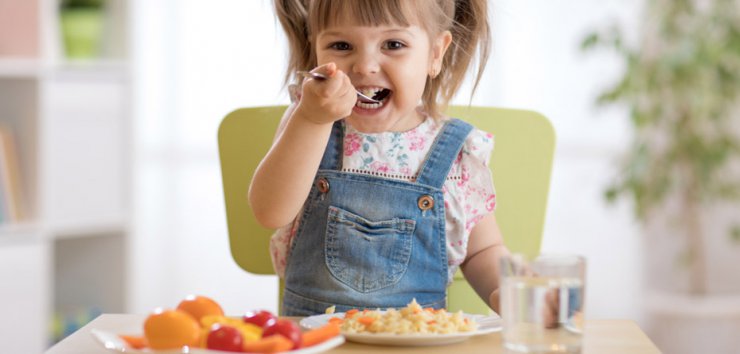 بچه ها را به خوردن غذاهای سالم تشویق کنیم