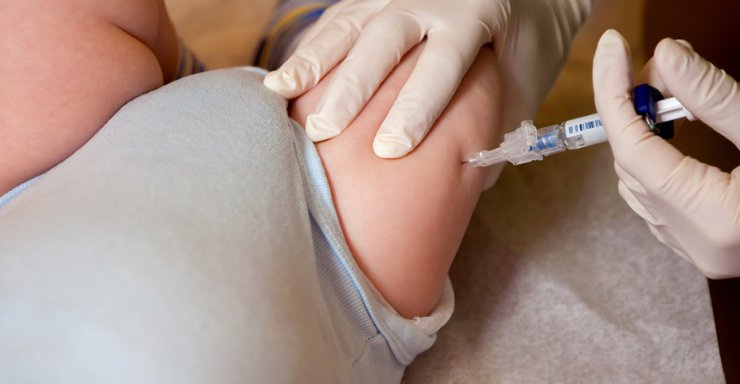 چرا کودک شما بعد از واکسیناسیون یک توده سفت روی پای خود دارد؟