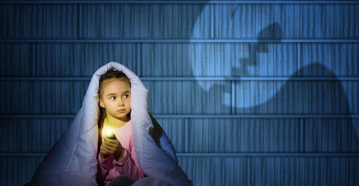 چرا کودکان از تاریکی می ترسند؟