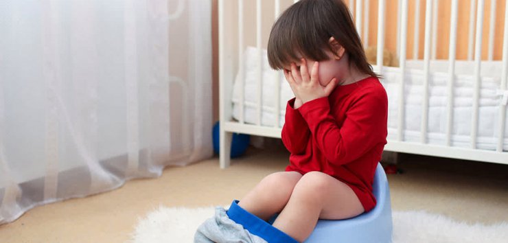 به چه علت کودک هنگام مدفوع کردن گریه می کند؟