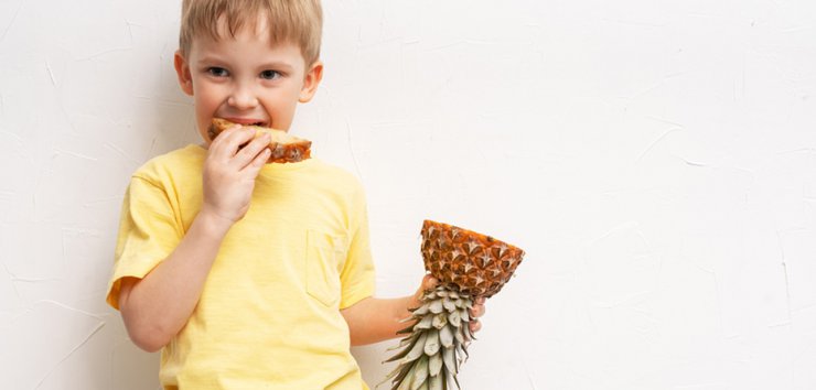چه زمانی کودکان می توانند آناناس بخورند؟