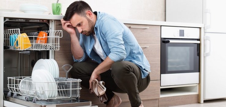 ۷ ترفند برای رفع بوی بد ماشین ظرفشویی