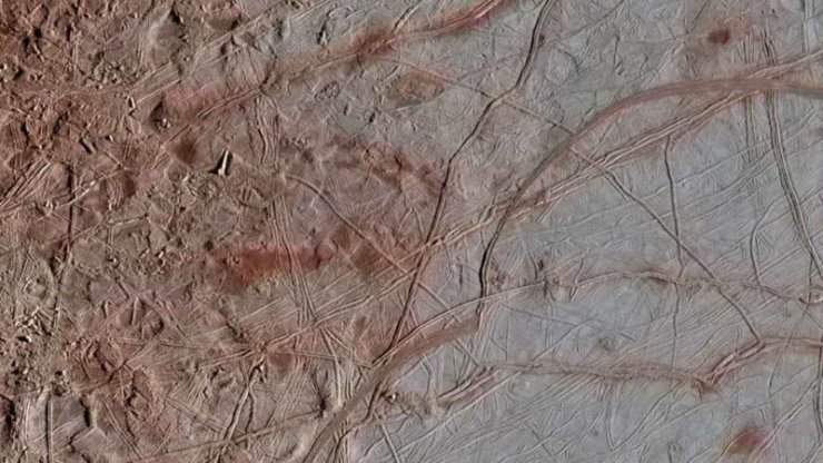 ناسا با پردازش تصاویر قدیمی به جزئیات فوق العاده ای از قمر «اروپا» دست پیدا کرد