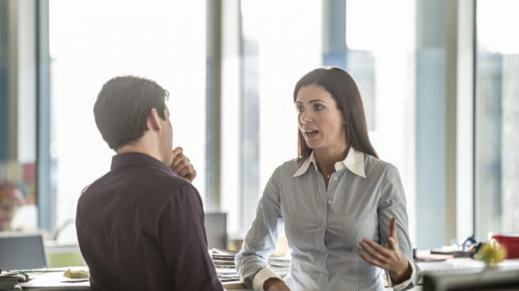 چگونه کارکنان با عملکرد ضعیف را مدیریت کنیم؟