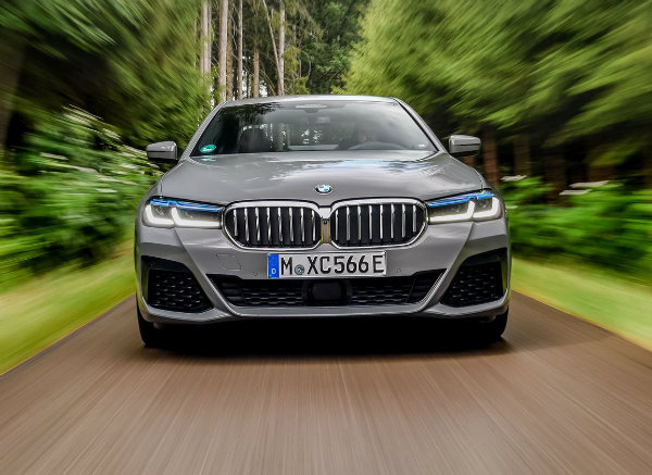 ب ام و 545e xDrive چهارچرخ محرک با 394 اسب بخار قدرت و مصرف سوخت 2.4 لیتری معرفی شد