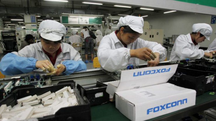 رئیس هیئت مدیره فاکسکان: چین دیگر قطب اصلی تولید در جهان نیست