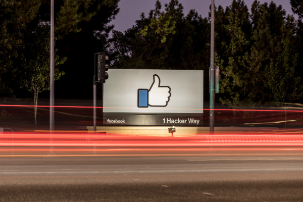 فیسبوک توسط کارمند سابق به نادیده گرفتن فعالیت های سیاسی مخرب متهم شد