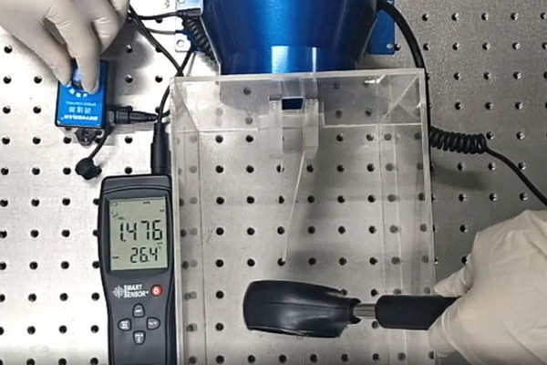 ساخت ژنراتور پوشیدنی که از جریان باد ناشی از راه رفتن برق تولید می کند