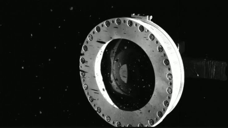 فضاپیمای OSIRIX REx ناسا با نشت نمونه های سیارک بنو دست و پنجه نرم می کند