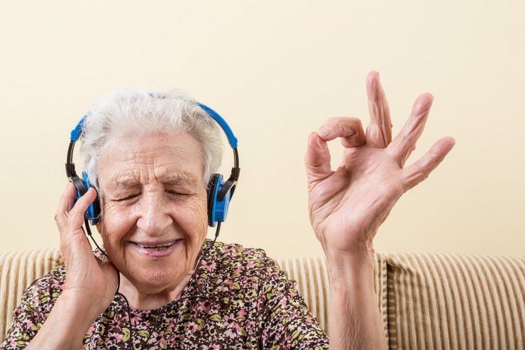 موسیقی درمانی به بهبود کیفیت خواب افراد مسن کمک می کند
