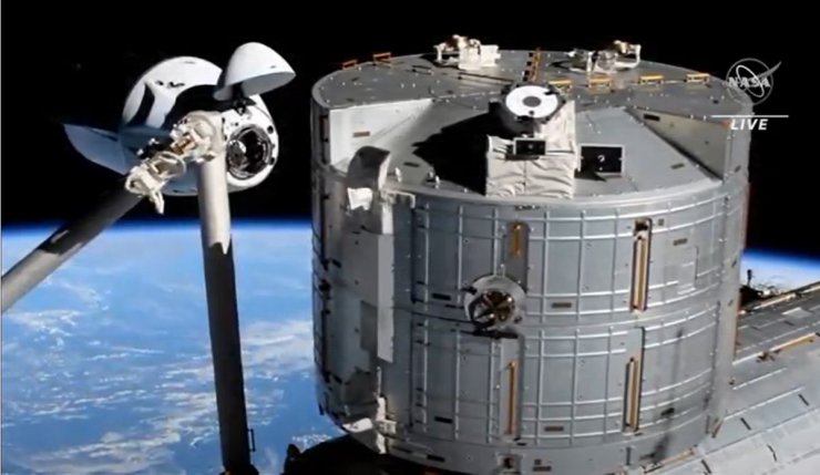 ماموریت جدید اسپیس ایکس از برخورد احتمالی با زباله های فضایی جان سالم به در برد