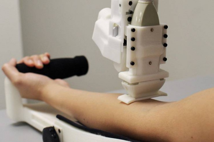 ساخت رباتی برای خون گیری از بیماران که دقت بالایی دارد