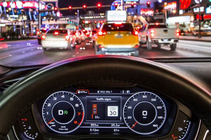 چراغ راهنمایی حساس به بوق خودروها در بمبئی آزمایش می شود
