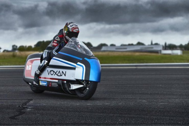 موتورسیکلت برقی وکسان واتمن برای ثبت رکورد سرعت در بولیوی آماده می شود