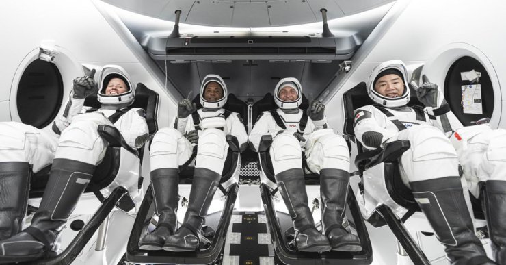 آیا فضاپیمای دراگون اسپیس ایکس می تواند فضانوردان را به ماه ببرد؟