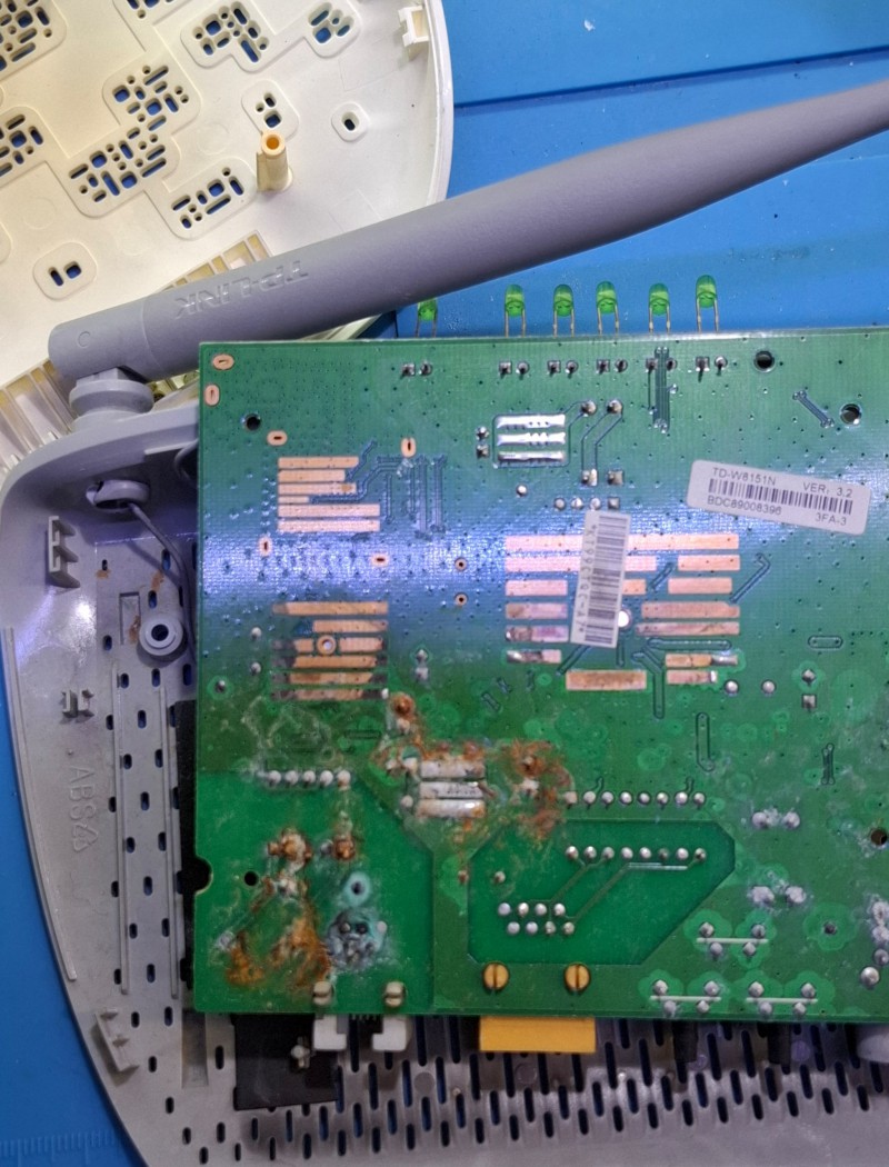 مودم ت درست کار نمیکنه؟ شاید بردش سولفاته شده!