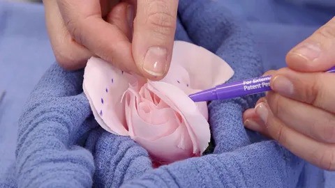 لابیاپلاستی با لیزر بهتر است یا جراحی؟