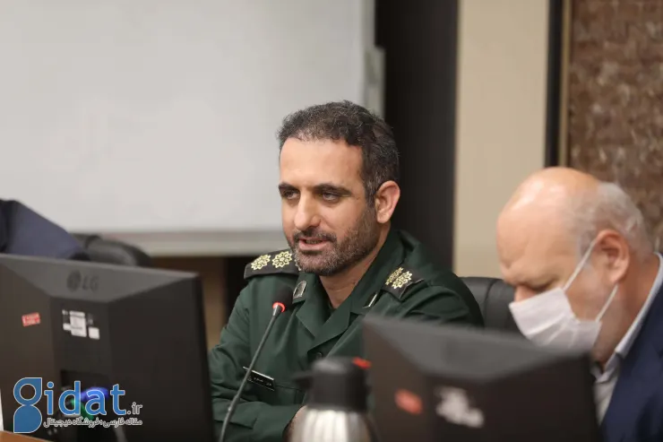 مسئول عالی رتبه سپاه پشت ظریف بود!