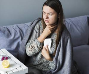 گلو درد چرکی چه فرقی با سرماخوردگی دارد ؟
