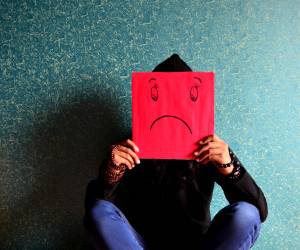 این دروغ ها شادی و پیشرفت را از شما میگیرند