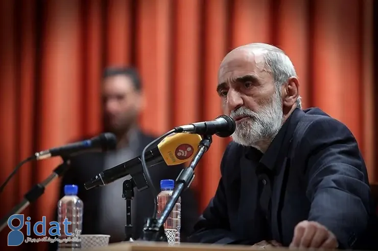 شریعتمداری: موافقان مذاکره هم خائن‌اند هم احمق