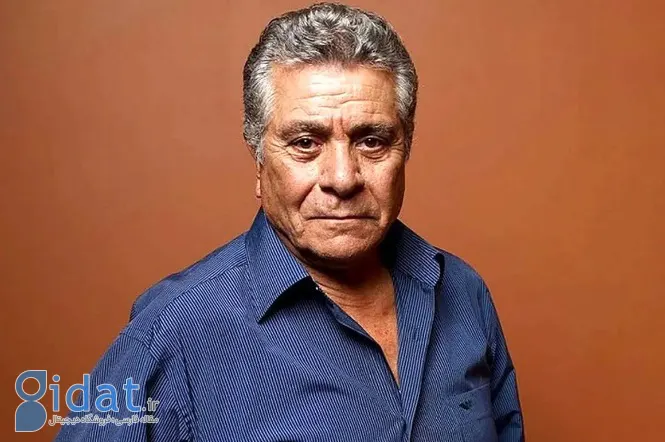 بهروز وثوقی در سن ۷ سالگی به همراه مادرش؛ دهه ۱۳۴۰ شمسی