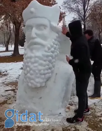 سنگ قبر کوروش کبیر در شیراز از برف ساخته شده بود