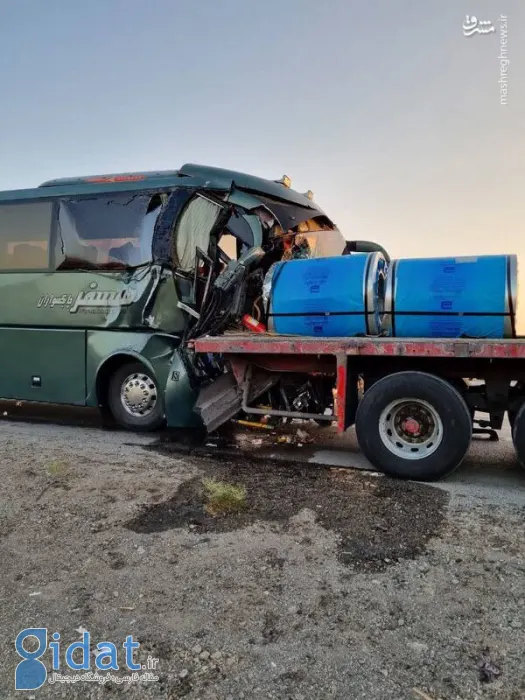 تصادف اتوبوس با تریلر در جاده اصفهان تهران