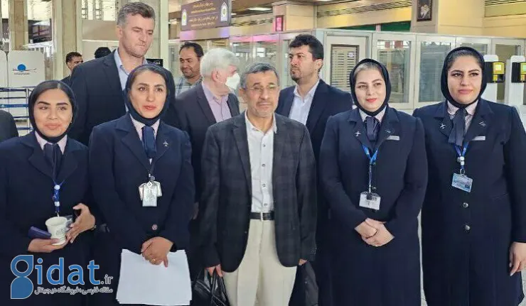عکس یادگاری احمدی نژاد با چند زن پیش از سفر به خارج از کشور