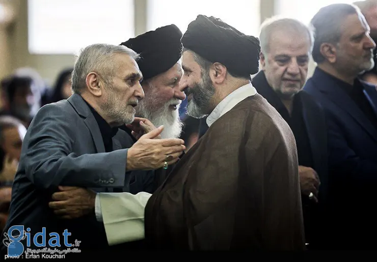تصاویری از حضور فرزندان رهبری در مصلی تهران 
