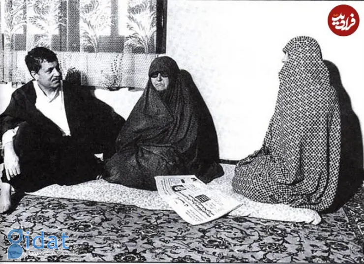 عکس دیده نشده از هاشمی رفسنجانی در کنار مادر و همسرش
